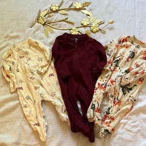 Old Navy sleep & play size 0-3 baby girl